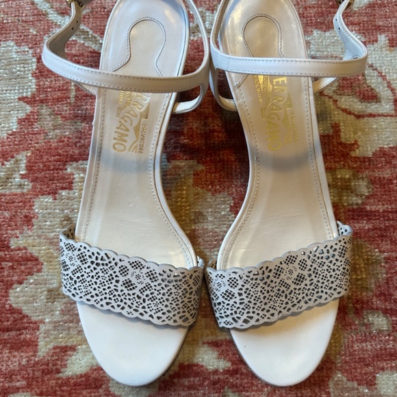 Salvatore Ferragamo nude 2” block heel size 10 B - Picture 3 of 10